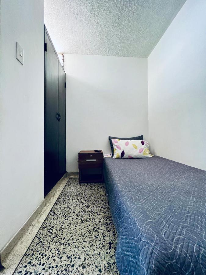 Mae'S Skate House Hotel Cali Room photo